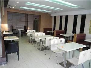 出卖快餐桌